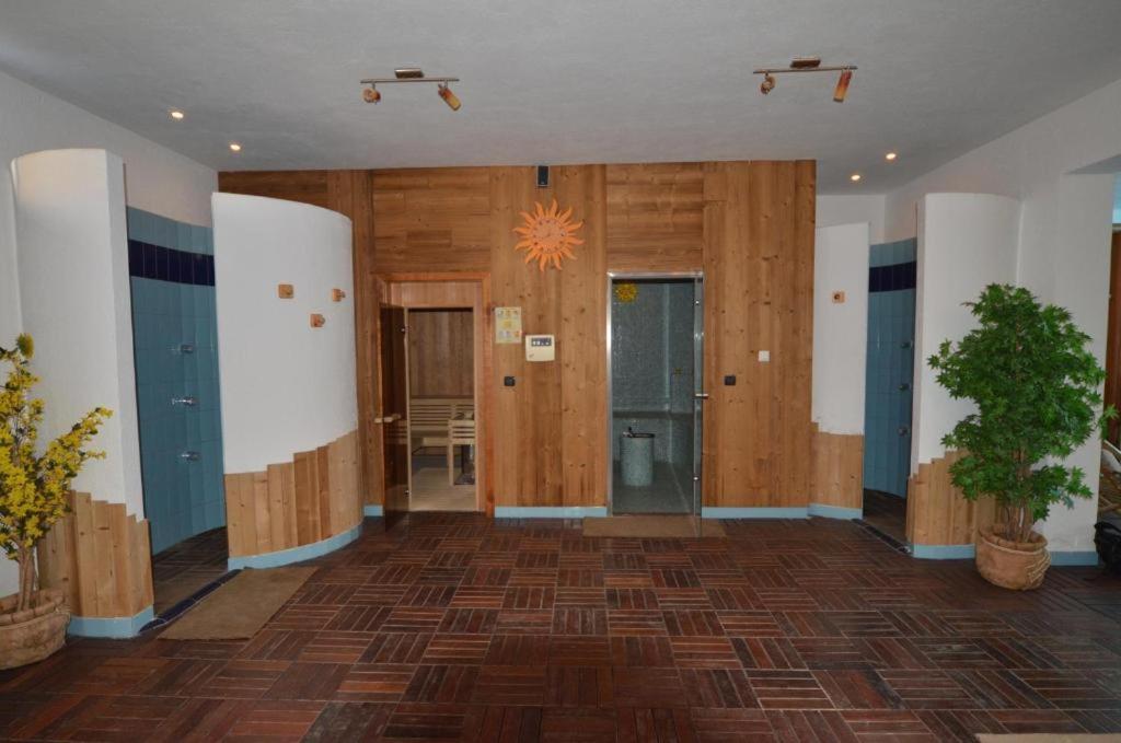 Apartments Ana Wellness S Ровин Екстериор снимка